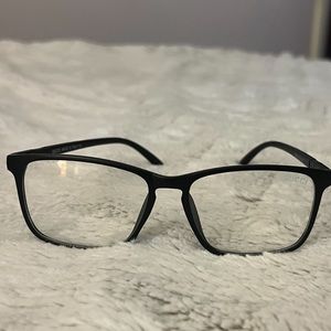 Gucci frames. No prescription in them. Men’s or woman’s all black frames